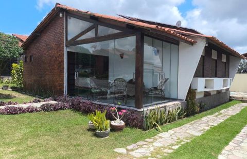 Casa com piscina particular